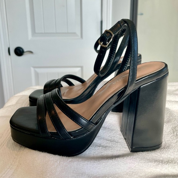 TOP Moda Shoes - Strappy Black Platform Heels